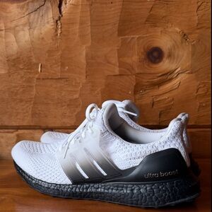 Adidas Ultraboost 5.0 DNA ‘White and Black’ Mens (size 10.5)